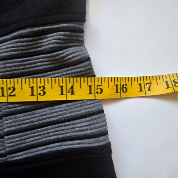 Julian Taylor of NY Black and Gray Bodycon Fit and Flare Dress - Size 6 - Picture 10 of 10